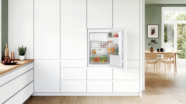 BOSCH KIL22NSE0 SERIE 2 koelkast met vriesvak - 88cm BOSCH KIL22NSE0 SERIE 2 koelkast met vriesvak - 88cm