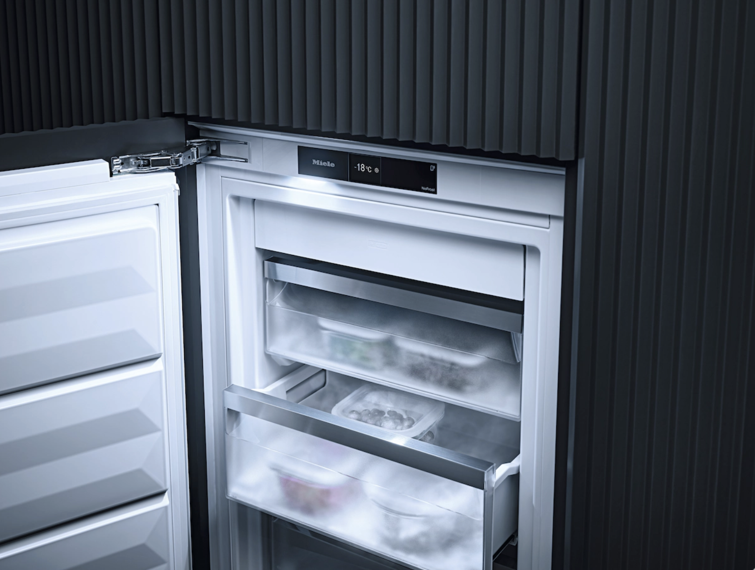 MIELE FNS7470D inbouw vriezer - 140cm MIELE FNS7470D inbouw vriezer - 140cm