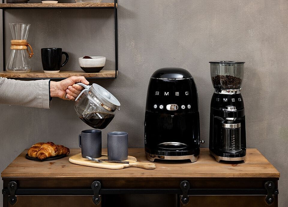 SMEG DCF02BLMEU koffiezetapparaat SMEG DCF02BLMEU koffiezetapparaat